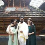 Dileep Instagram – ഇന്ന് ഞങ്ങളുടെ മഹാലക്ഷ്മി ആദ്യാക്ഷരം കുറിച്ചു. ശ്രീശങ്കരന്റെ ദിവ്യസാന്നിദ്ധ്യം നിറഞ്ഞ ആവണംകോട് സരസ്വതി ക്ഷേത്രനടയിൽ. ആദ്യാക്ഷരം അമ്മയാണ്‌, എല്ലാത്തിന്റേയും പ്രഭവം. മഹാലക്ഷ്മിയെ സരസ്വതി ദേവി അനുഗ്രഹിക്കട്ടെ…എല്ലാവരുടെയും അനുഗ്രഹവും പ്രാർത്ഥനയും ഉണ്ടാകണം 🙏🙏🙏