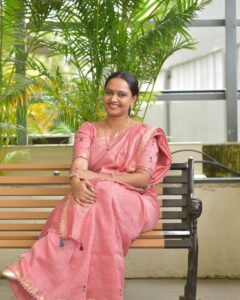 Divya Padmini Instagram - 🏡 📸 : @manumulanthuruthyphotography Saree: @ratheesh_balakrishnan_poduval