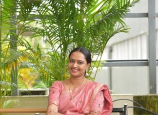 Divya Padmini Instagram - 🏡 📸 : @manumulanthuruthyphotography Saree: @ratheesh_balakrishnan_poduval