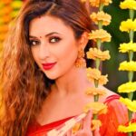 Divyanka Tripathi Instagram – Basant panchami ki shubhkaamnayen!🌼🙏 🌼