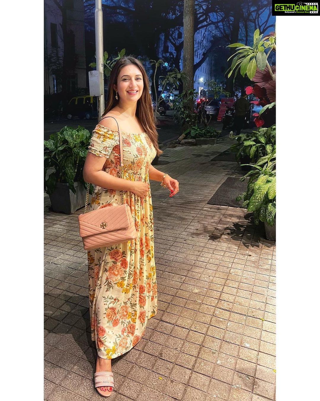 Divyanka Tripathi Instagram - Make your today so awesome that your yesterday becomes awfully jealous. #PeachyPreachy😁🍑