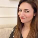 Divyanka Tripathi Instagram - You all wanted to know how I caught Vivek's attention? #Tutorial #FlirtGuide