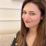 Divyanka Tripathi Instagram - You all wanted to know how I caught Vivek's attention? #Tutorial #FlirtGuide