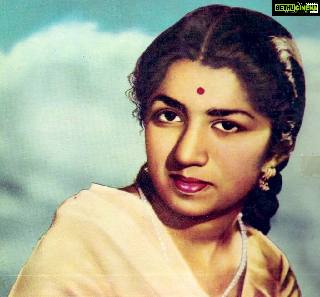 Divyanka Tripathi Instagram - You have left our nation in a void today Lata ji.π Art historians will study your work and your songs will live for centuries to come. You were an era of musical evolution India saw from before independence till date, that has come to an end today. #RIPLataMangeshkar ji