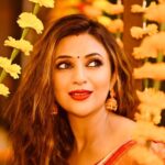 Divyanka Tripathi Instagram - Basant panchami ki shubhkaamnayen!🌼🙏 🌼