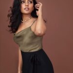 Eesha Rebba Instagram – Ok! Which one is your fav pic? 🤎🖤

Photography : @anuragkamilla 
Styled by : @purple_lover__ 
MUA : @deepikakarnanimakeovers 
Jewellery : @kalon_artjewellery 
Skirt : @notchabovecreations