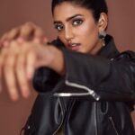 Eesha Rebba Instagram - 💣 clicked by: @anuragkamilla HMU: @deepikakarnanimakeovers Styled by : @purple_lover__ #eesharebba