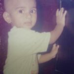 Erica Fernandes Instagram - Arey re! Kaun hai yeh gol gappe jaisi dikhne wali baby .. No wonder bade hoke gol gappe khaane ka shauq hai. #ejf #majorethrowback #childhoodmemories #babypics