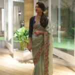 Erica Fernandes Instagram - #lookbook #ericafernandes Jewelry @rubansaccessories Saree @tatwammcouture Outfit courtesy @shrushti_216 Hair @rahul_sharma221 #saree #indianwear