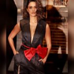 Erica Fernandes Instagram - Thats my model face 😜 . Photographer @amitkhannaphotography Styling @stylingbyvictor @sohail__mughal___ Makeup @dishisanghvii Hair @irfanshaikh_hair_11.11 Outfit @me.nikhil.9 Location partner @grandhyattmumbai Grand Hyatt Mumbai