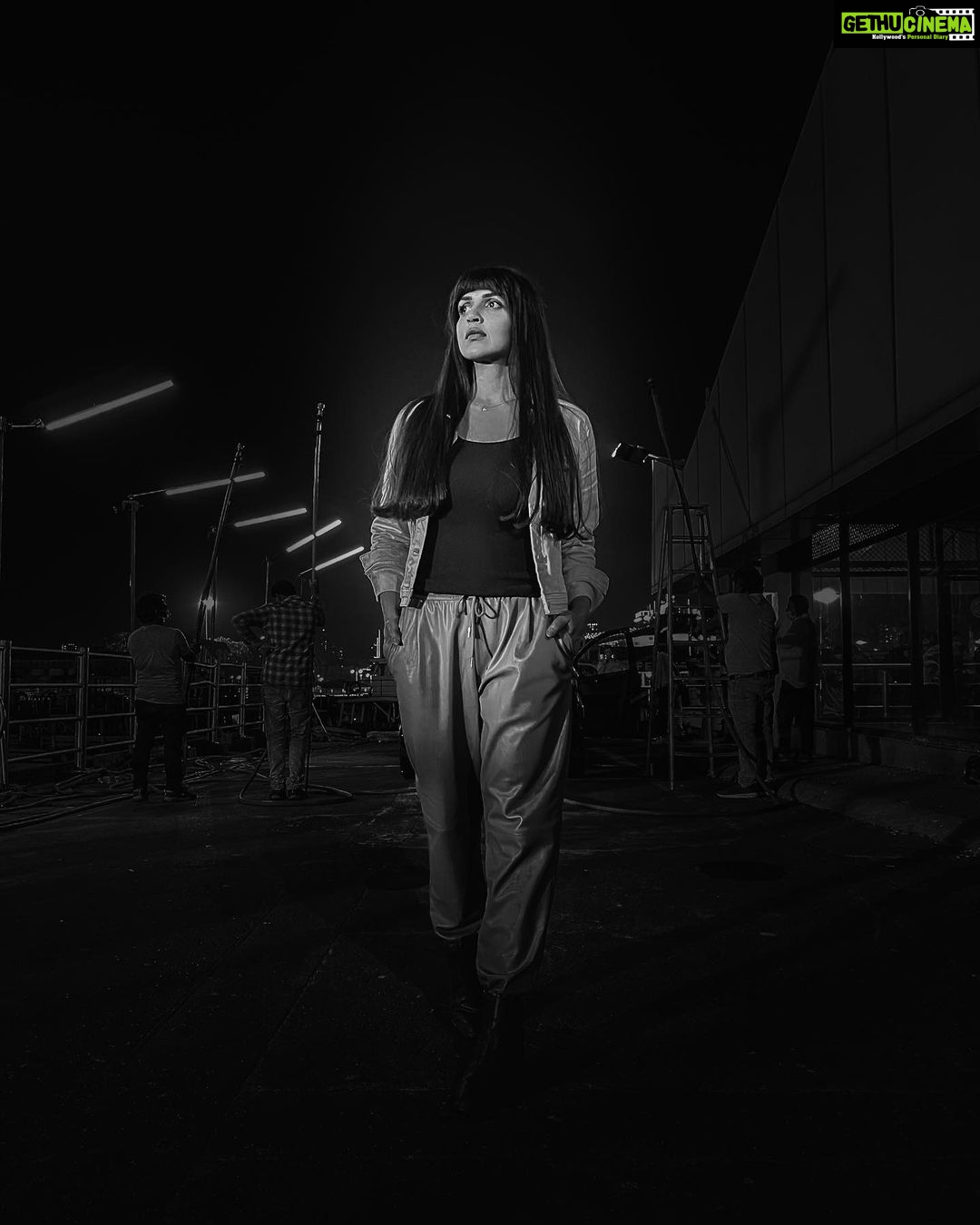 Esha Deol Instagram - Super kicked to be working in the action packed series 'Invisible Woman' a very first by @yoodleefilms with the indomitable Anna @suniel.shetty let's smash it ⚡ #invisiblewomanseries #yoodleefilms #releasingsoon Photographer- @themadphotographer