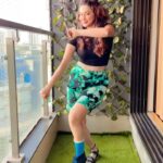 Eshanya Maheshwari Instagram - Had to do 🤣🤌🏻 Because pair 🦶🏻 tutta hai Dil nhi 😉😅 Follow me on josh @officialjoshapp #kachabadam #trending #reels #esshanyamaheshwari #esshanya #josh