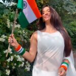 Eshanya Maheshwari Instagram - Ye jo des hai mera Swades hai tera 🇮🇳🇮🇳🇮🇳 #happyrepublicday #namasteindia #meradesh #🧡🤍💚 #🇮🇳 #josh #esshanyamaheshwari #esshanya