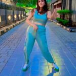 Eshanya Maheshwari Instagram - Keeping up with the trend😀😅 @badboyshah Follow me on josh app for more videos @officialjoshapp #jugnuchallenge #jugnu #dance #dancereels #reelsinstagram #trending #esshanyamaheshwari #esshanya