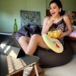 Eshanya Maheshwari Instagram - These days my afternoons are full of entertainment 💯 😄 🤪 🤓 Netflix + popcorn = 👻🙊 any guesses which show I am watching 🤔 #lockdown #quarantinelife #netflix #popcorn