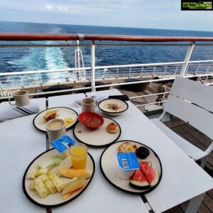 Eshanya Maheshwari Instagram - I am sure we all need is little break from this lockdown and Coronavirus 🙈 and I wish things were not this bad 😕 throwback to one of the 😁 best days I’ve had on @jaleshcruises with @dejavudxb 
#hope #staypositive #stay safe #throwback #cruise #party #goa #freshair