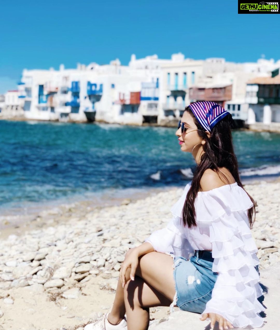 Eshanya Maheshwari Instagram - Mentally somewhere else...ππ»ββοΈ πGreece π¬π· #majormissing #mykonos #greece #travelblogger #takemeback #throwback Mykonos, Greece