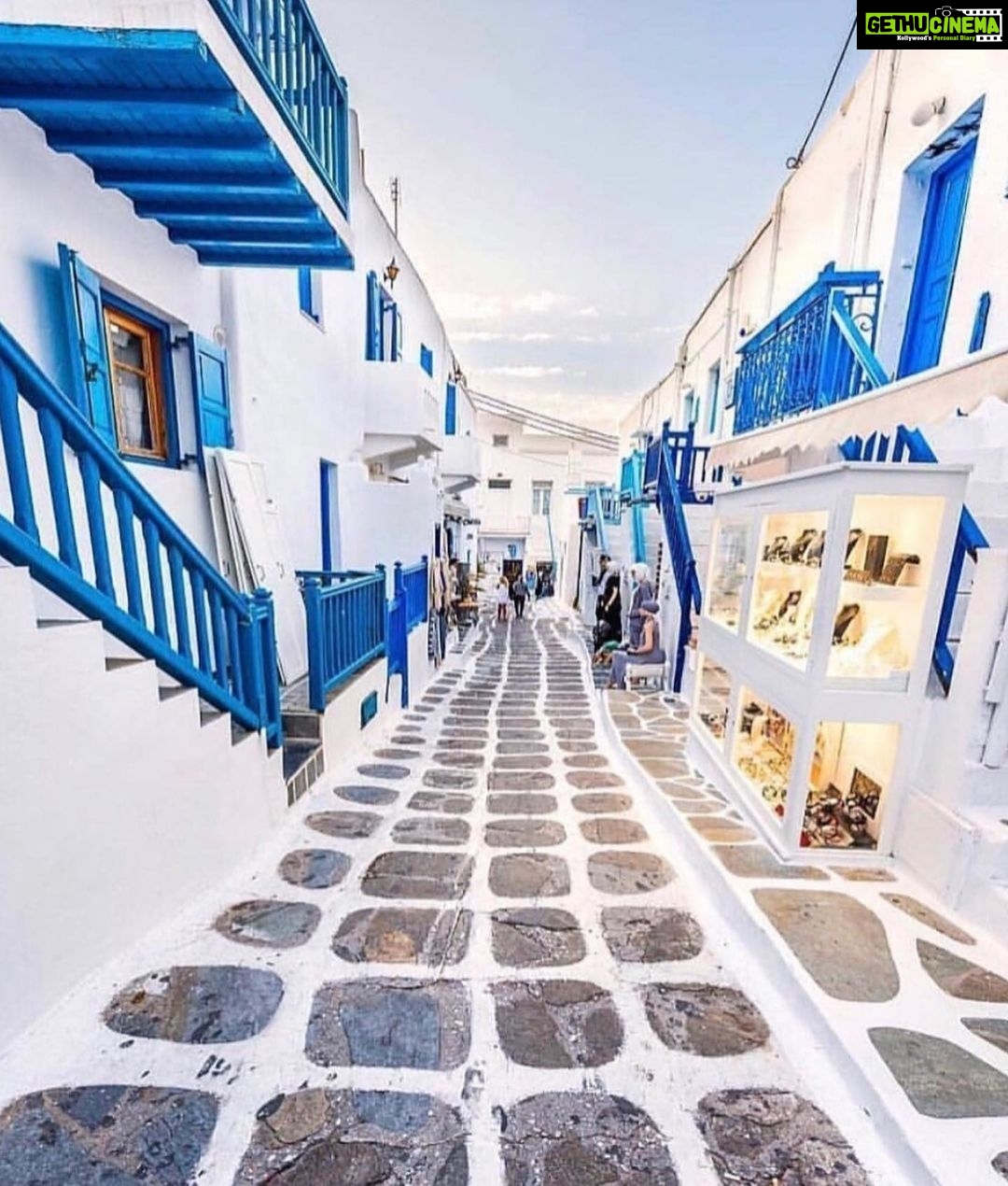 Eshanya Maheshwari Instagram - Mentally somewhere else...ππ»ββοΈ πGreece π¬π· #majormissing #mykonos #greece #travelblogger #takemeback #throwback Mykonos, Greece