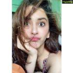 Eshanya Maheshwari Instagram - 𝒮𝓊𝓃𝒹𝒶𝓎 𝓂ℴℴ𝒹 🌼✨ I may be crazy 😝 But crazy is better then boring 😉 #sundayfunday #stayhome #staysafe #staypositive #happyeaster #eshanyamaheshwari