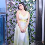 Eshanya Maheshwari Instagram - Enjoying beautiful vibes of my new house. I am in love with the butterfly decor in my balcony by @vedas_exports it is adding a beautiful look to the outdoor. . . Outfit by @karishmaashita M&H by me 💁🏻‍♀️ Styling by @bhoomibhanushali Videography by @portraitsbyvedant #homedecor #indianart #wallart #fashion #fashionblogger #styleblogger #reelsinstagram #esshanyamaheshwari #esshanya