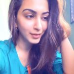 Eshanya Maheshwari Instagram - Bulati hain magar janeka nhi 🤪😂 #bored #fun #tiktok #quarantine #lockdown #gharbethoindia #funny #comedy #eshanyamaheshwari #justforfun