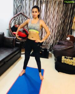 Eshanya Maheshwari Instagram - Stay home, stay safe and stay fit 💪🏻 #quarantine #covid_19 #jantacurfew #stayhome #staysafe #stayfit #fightcoronavirus💪