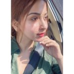 Eshanya Maheshwari Instagram - Bas yun hi.... ✨ #lostinthought #sunkissed #random