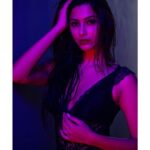 Eshanya Maheshwari Instagram - She’s a badass with a good heart, Soft but strong, mad but magic unapologetic and honest... Photographer- @neerajskk H&M- @garg_kinjal #neonlights #neonphotography #selflove #poser #photoshoot #model #actress #fashionmodel #fashionblogger #eshanyamaheshwari #pink #black #💗🖤