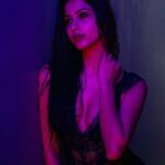 Eshanya Maheshwari Instagram - L̾o̾o̾k̾s̾ l̾i̾k̾e̾ s̾o̾m̾e̾o̾n̾e̾ i̾s̾ o̾n̾ 🔥 Photographer- @neerajskk H&M- @garg_kinjal #neonlights #neonphotography #selflove #poser #photoshoot #model #actress #fashionmodel #fashionblogger #eshanyamaheshwari #pink #black #💗🖤