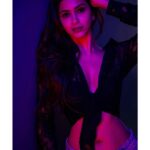 Eshanya Maheshwari Instagram - Be such a beautiful soul That people crave for your vibes... ✌🏻😉 Photographer- @neerajskk H&M- @garg_kinjal #neonlights #neonphotography #selflove #poser #photoshoot #model #actress #fashionmodel #fashionblogger #eshanyamaheshwari #pink #black #💗🖤