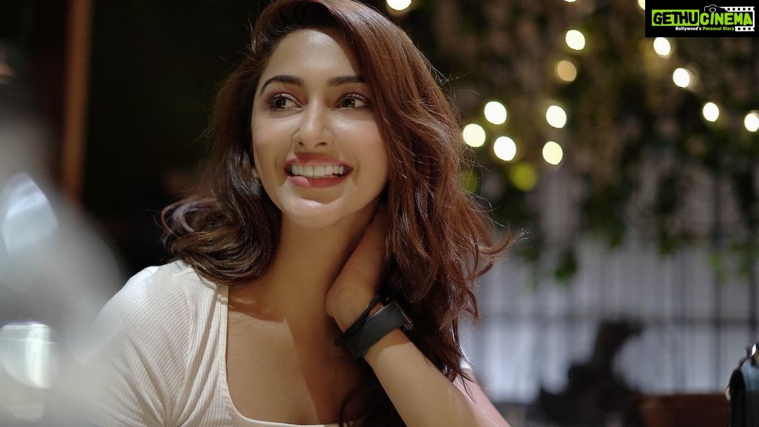 Eshanya Maheshwari Instagram - Some candid moments, πβΊοΈβ¨ Captured by @abhilashkumar π€π€ #smile #candid #moods #happiness #candidphotography #instashot #instamood #eshanyamaheshwari