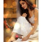 Eshanya Maheshwari Instagram - Leave a little sparkle wherever you go.. ✨✨✨ #smile #sparkle #shine #happiness #beauty #indian #desigirl #eshanyamaheshwari