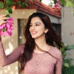 Eshanya Maheshwari Instagram - Somewhere, someone is thinking of you and smiling..🥰😁❤️ #sundayvibes #smile #alwayssmile #beauty #simplelife #youmakemesmile #eshanyamaheshwari