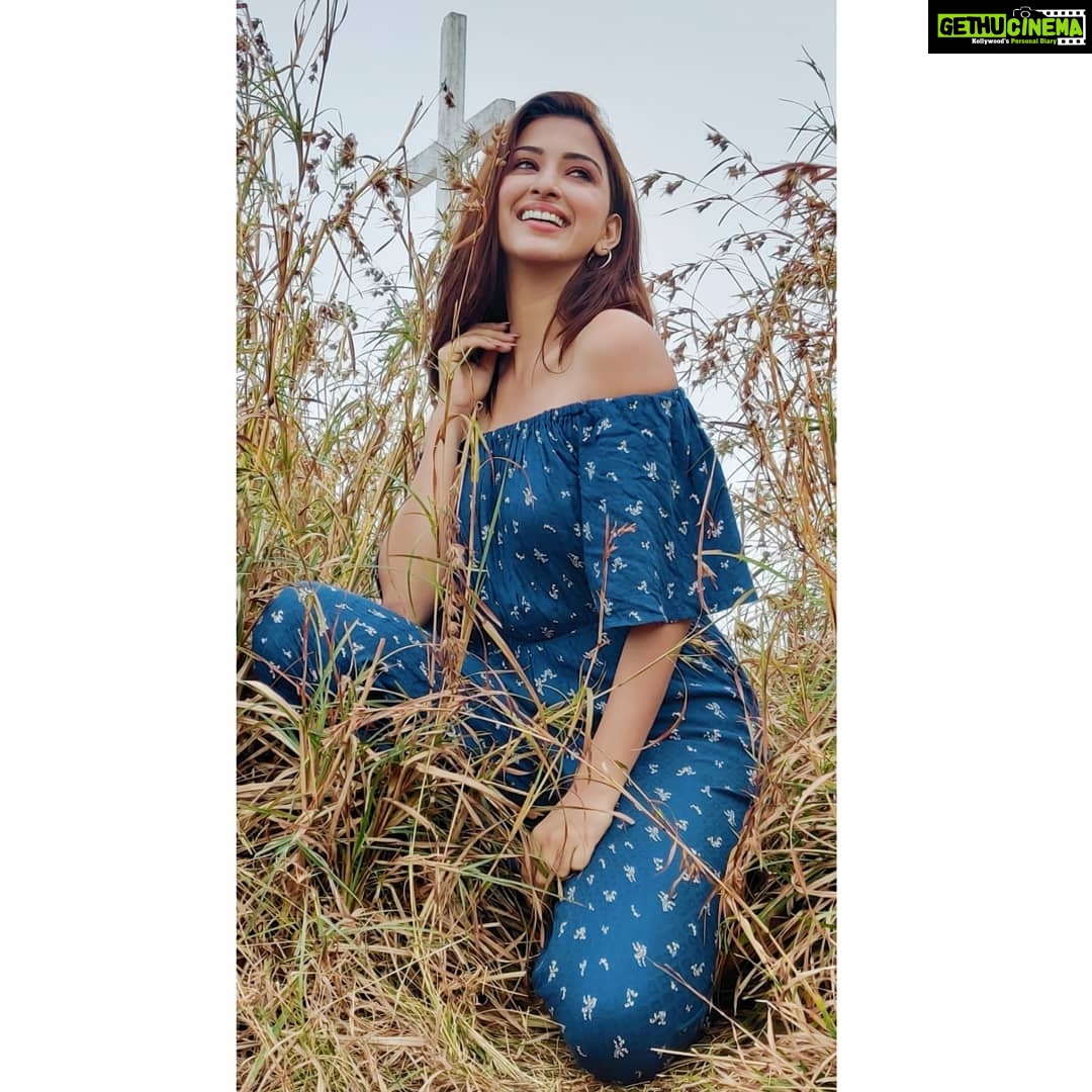 Eshanya Maheshwari Instagram - Live life, take pictures Relive memories REPEAT 🥰✨📸😁 Picture courtesy- @sahilmakhaniphotography @dailyverve #TRAVELWITHME #travelblogger #instatravel #travelblogger #traveldairies #keralatourism #keraladairies #eshanyamaheshwari #travelwitheshanya Thekkady