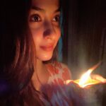 Eshanya Maheshwari Instagram - Light of hope 🔥💥✨#fightthedarkness #lightforindia #9pm9minutes #fightcovid19 #lightofhope