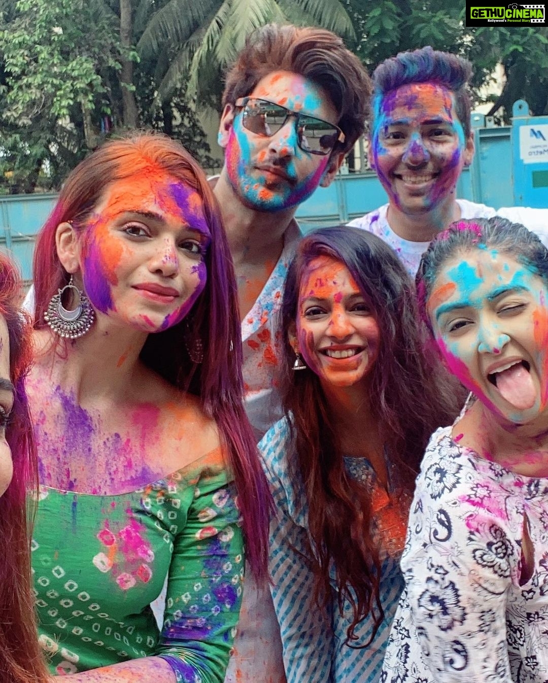 Eshanya Maheshwari Instagram - Happy Holi!!! 🟠🟡🟢🔵🟣