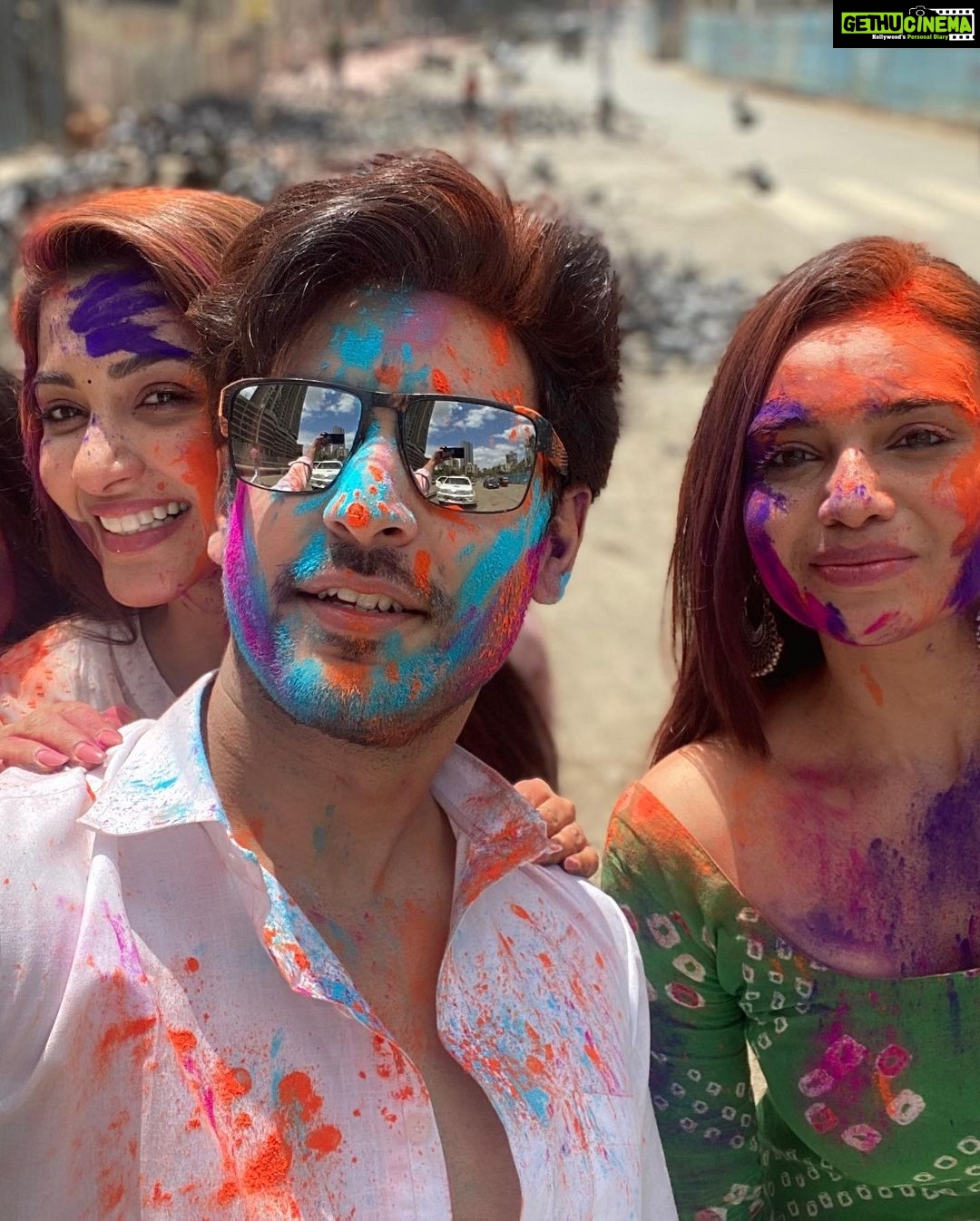 Eshanya Maheshwari Instagram - Happy Holi!!! 🟠🟡🟢🔵🟣