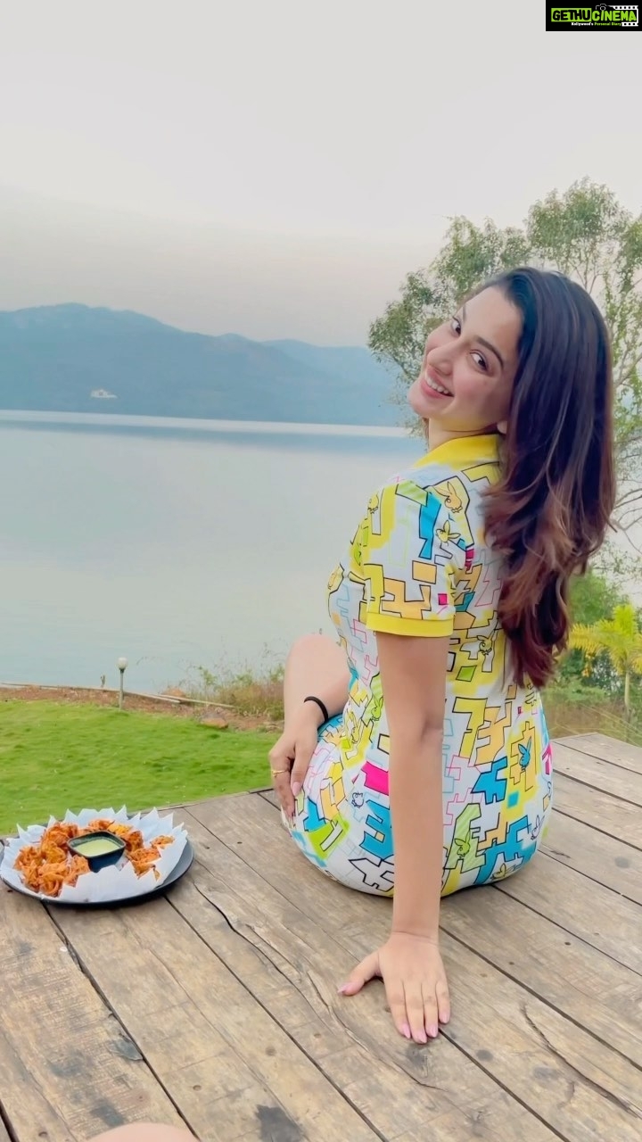 Eshanya Maheshwari Instagram - “And find the place where every single thing you see tells you to stay.” ❤️😍 Location- ACACIA by @zuperstays @zuper_solutions #getaway #zuperstays #zuper #pakoda #pakodalovers #panchet #luxuryvillas #nature #holiday #chillvibes #bestview #timeforbreak #nearmumbai #bestgetawaynearme #villalife #esshanyamaheshwari #travelwithme #reels #instagood #instadaily #travelreels #feelitreelit #instatravel #reelsinstagram #trending #reelitfeelit Panchet,pune