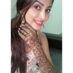 Eshanya Maheshwari Instagram - Finally the day is here!!! 🥰✨💗 P.s- NOT GETTING MARRIED 😅🙈 This mhendi is just for some wedding dance cover!!! ARE YOU EXCITED??? 😜