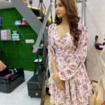 Eshanya Maheshwari Instagram - At grand opening of @refflection_salon 💁🏻‍♀️💕👏🏻✨🤗 By my dear friend @savlakashish15 @savlajigna 🤗 wish you guys lot’s of luck ✨ and great success... Ghatkopar East, Mumbai (Suburban)