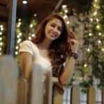 Eshanya Maheshwari Instagram - Some candid moments, 😁☺️✨ Captured by @abhilashkumar 🤗🤓 #smile #candid #moods #happiness #candidphotography #instashot #instamood #eshanyamaheshwari