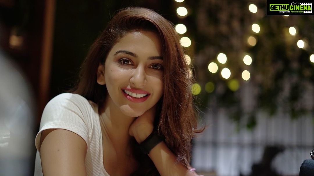 Eshanya Maheshwari Instagram - Some candid moments, πβΊοΈβ¨ Captured by @abhilashkumar π€π€ #smile #candid #moods #happiness #candidphotography #instashot #instamood #eshanyamaheshwari