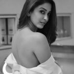 Eshanya Maheshwari Instagram - It’s 3rd day of the week but it still feels like Sunday 🙃 #lazyvibes #bedmood #poser #nior #b&w #blackandwhitephotography #eshanyamaheshwari Photographer- @ruskinfelix H&M @zuberiya_ansari The Westin Mumbai Garden City