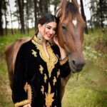 Eshanya Maheshwari Instagram - The soul, like the moon is new, and always new again. ✨ Kashmiri Pheran by @pashmkaar M&H by @zuberiya_ansari Photography by @ajayyparmar #kashmiripheran #pheran #black #esshanya #esshanyamaheshwari #picoftheday #fashionista #instastyle #kashmirilook