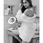 Eshanya Maheshwari Instagram - Caught between a strong mind, and a fragile heart. #noiretblanc #b&w #eshanyamaheshwari Photographer- @ruskinfelix H&M- @zuberiya_ansari