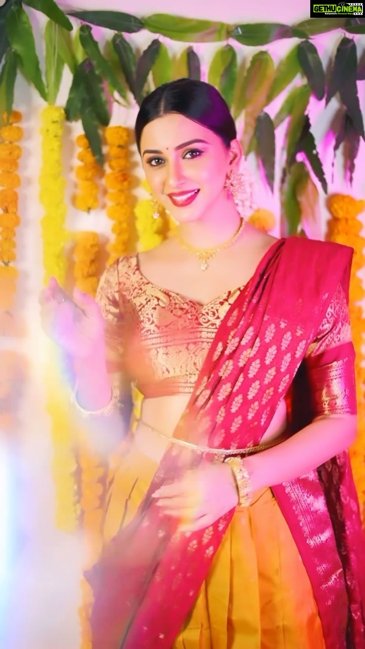 Eshanya Maheshwari Instagram - May this festival of lights fill your life with joy and happiness, prosperity and good health. I wish you all and your family a very Happy Diwaliβ¨β¨πͺπͺππβ€οΈβ€οΈ Outfit designed by @maheswariswati H&M by Me ππ»ββοΈ Videography by @portraitsbyvedant Decor by @maheswariswati @bhavikamaheswari10 @aayush._20 #happydiwali #diwali #diwalilook #diwalireels #reelitfeelit #feelitreelit #reelsinstagram #foryou #diwalioutfit #diwalidecorations ##lookoftheday #esshanya #esshanyamaheshwari
