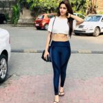 Eshanya Maheshwari Instagram – Got papped 📸 post workout by my own paparazzi @bmaheshwari10 🤣🤣😜🙈🤓 #postworkout #papped #candid #monday #mondayblues #gymlook #fitgirls #eshanyamaheshwari El gymnasio