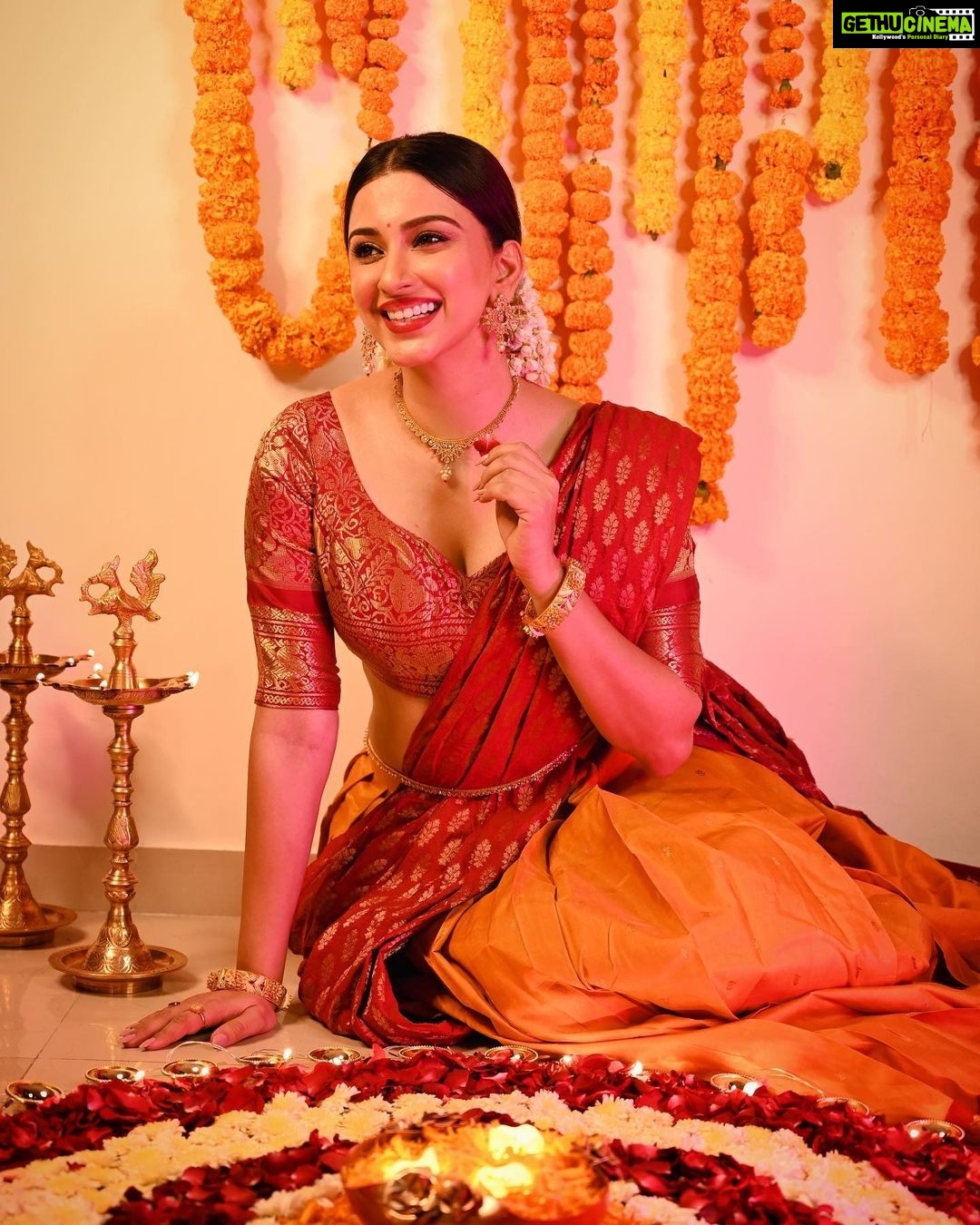Eshanya Maheshwari Instagram - May Lakshmiji fill your life with immense love, friends and moments of happiness that you are never short in life. And May this festival of lights fill your life with joy and happiness, prosperity and good health. I wish you all and your family a very Happy Diwaliβ¨β¨πͺπͺππβ€οΈβ€οΈ Outfit designed by @maheswariswati H&M by Me ππ»ββοΈ Photography by @ajayyparmar Decor by @maheswariswati @bhavikamaheswari10 @aayush._20 #happydiwali #diwali #diwalilook #diwalioutfit #diwalidecorations #diwaliphotography #picoftheday #lookoftheday #ootd #esshanya #esshanyamaheshwari #fashionista