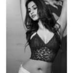 Eshanya Maheshwari Instagram – When you know your worth,
No one can make you feel 
Worthless… 🖤✌🏻
#bestrong #beyou #positivevibes #staypositive #blackandwhitephotography
#eshanyamaheshwari 
Photographer- @ruskinfelix 
H&M- @zuberiya_ansari