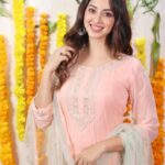 Eshanya Maheshwari Instagram - #meridiwaliwalidress Yeh diwali S4U WALLI✨❤️ @s4u_by_shivali 🎥 @portraitsbyvedant #diwali #diwalioutfit #diwalilook #reelsinstagram #reelitfeelit #feelitreelit #esshanya #fashionista #styleblogger #esshanyamaheshwari